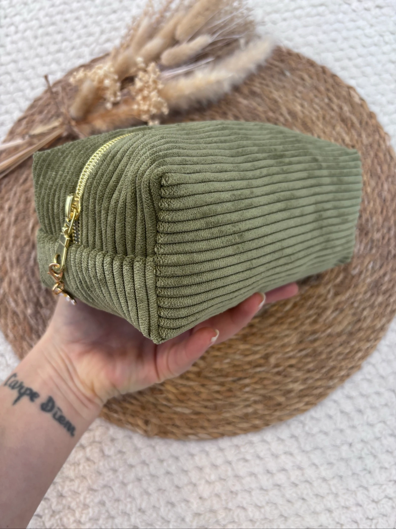 Estuche de maquillaje de terciopelo acanalado Olive – photo 4
